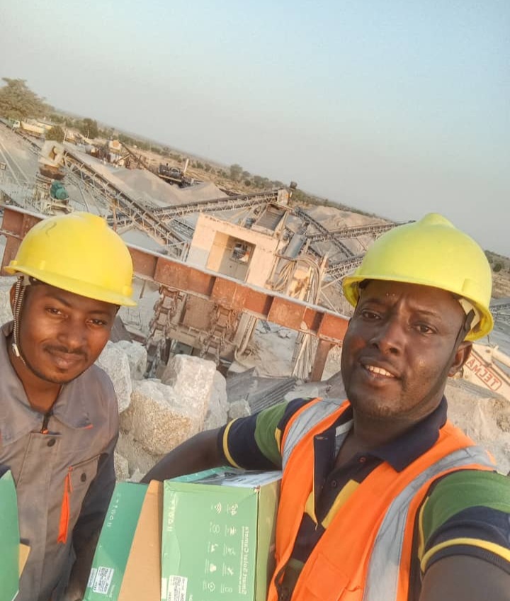 Équipe TrackSun équipée sur un chantier