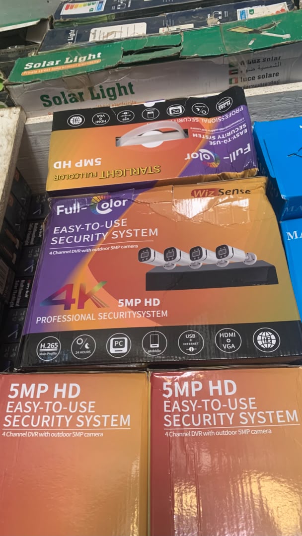 Kits de caméras de sécurité disponibles en magasin